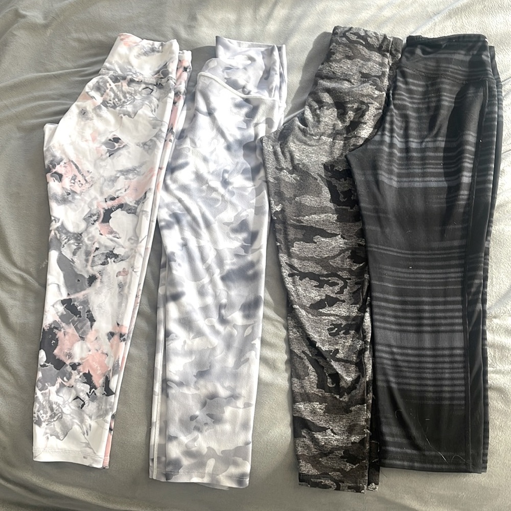 3/4 leggings. Size Medium. Mixture of Old Navy and Stitch Fix brands. Very soft.